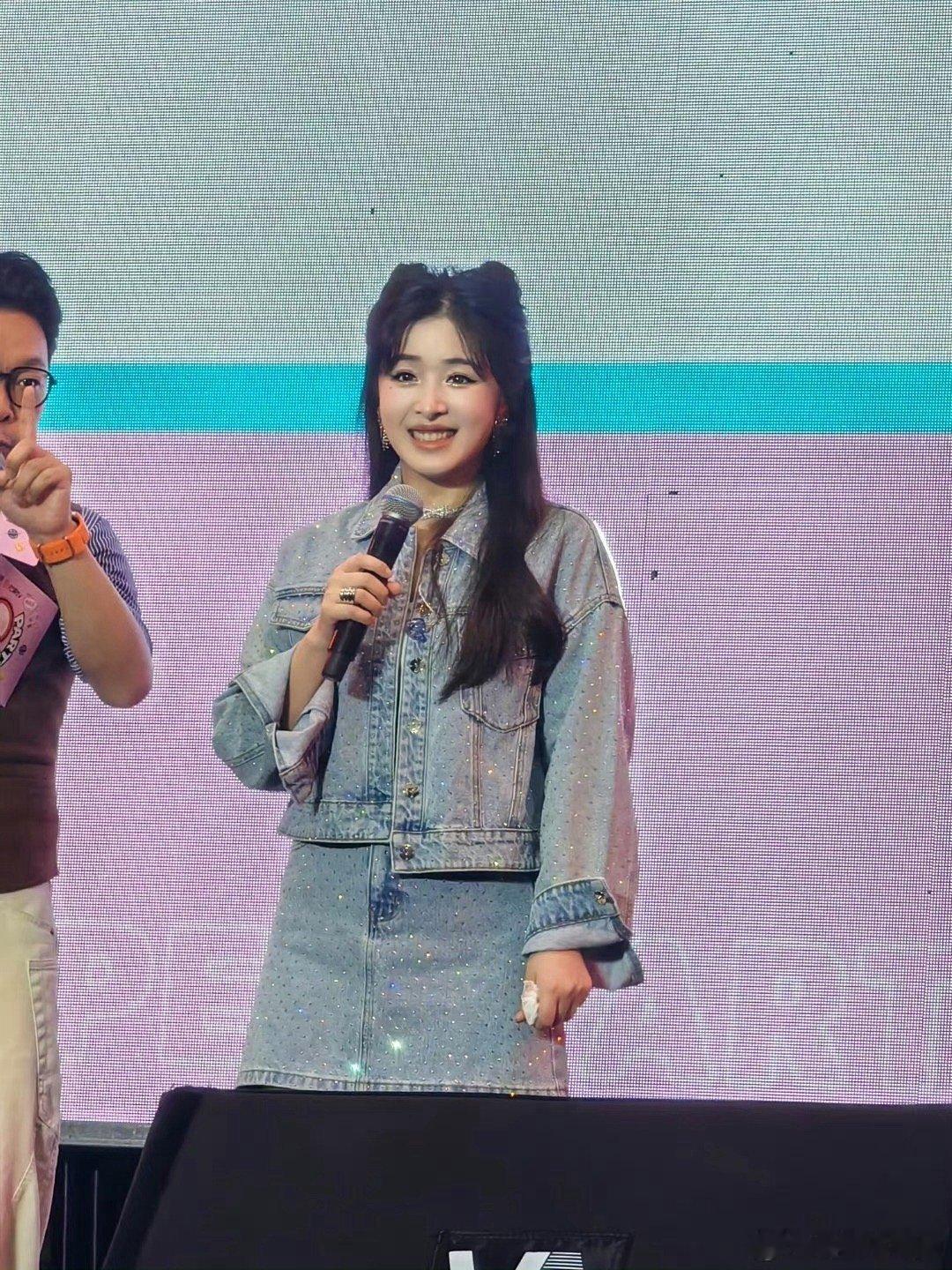 #张含韵[超话]##张含韵人前体面人后慌乱#张含韵是不是真的不会老啊，每次出现都