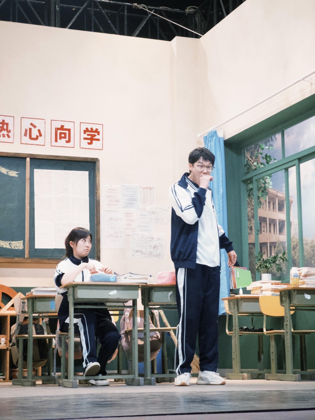 我叫李飞没有脊椎 “我叫李飞，没有脊椎，不以物喜不以己悲”，真的被这个李飞的自我