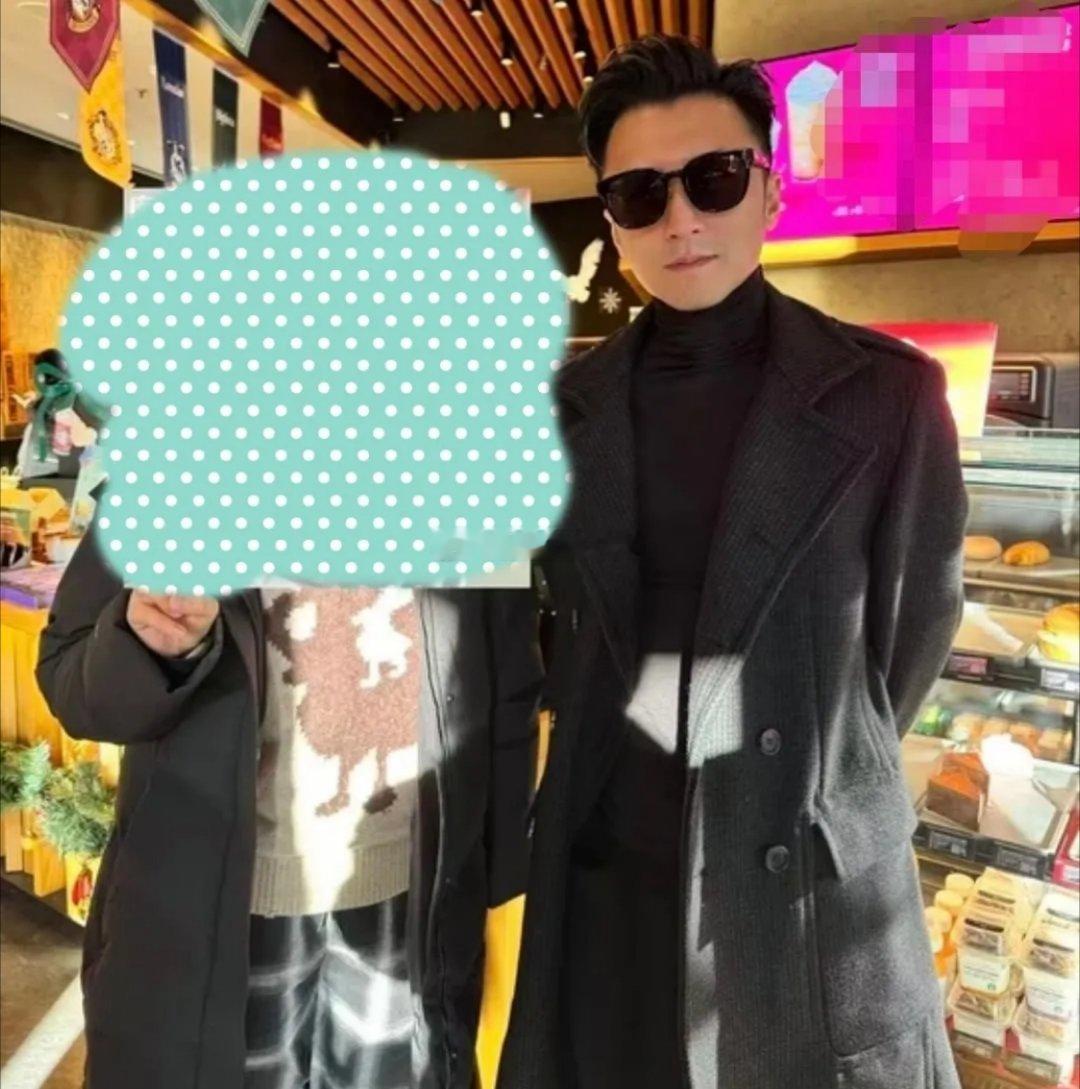 12月15日，谢霆锋以锋味创始人身份出席2025世界旅游经济论坛期间，现身哈尔滨