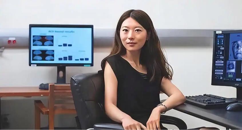 高考界两位顶级状元，一个留美不愿回国，一个誓死回国效力。高考状元每年都有，但是满