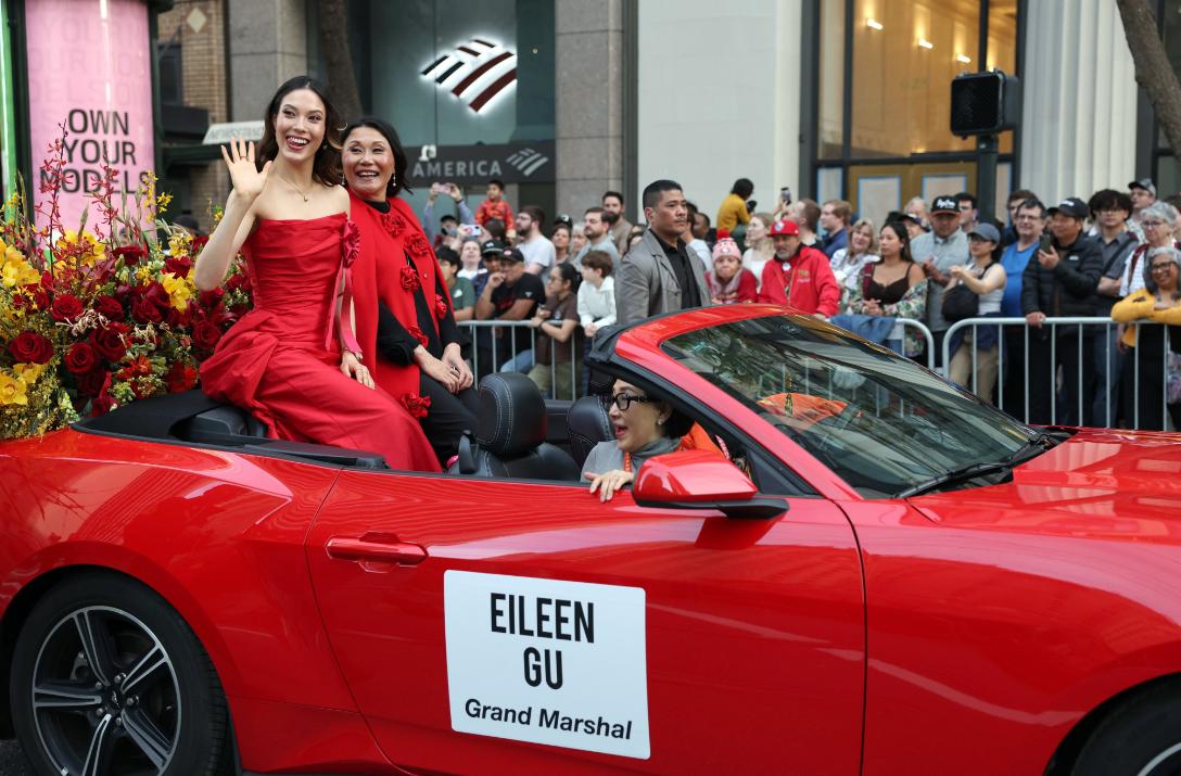 奥运滑雪巨星谷爱玲周六回到旧金山，担任中国新年游行的总指挥。
随着城市气氛活跃起