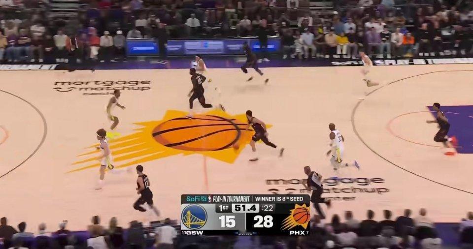 勇士首节8次失误🏀勇士vs太阳勇士首节失误有点多，足足8次，进攻节奏被打乱，也