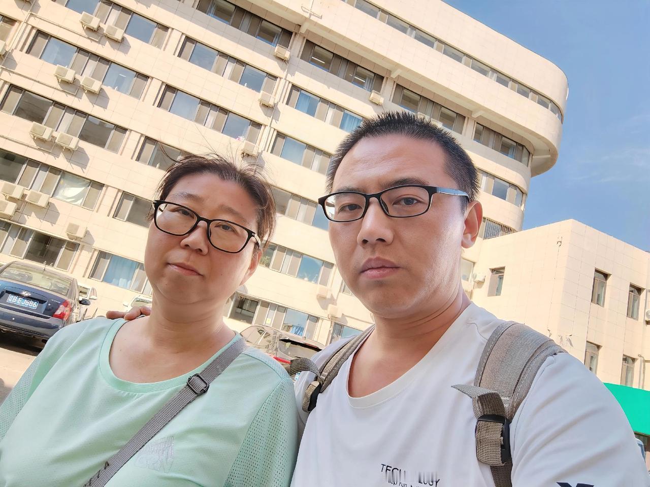 阿姨住院了，昨天凌晨3点钟去的急诊，但是姐姐没及时跟我说，我中午才知道，赶紧坐车