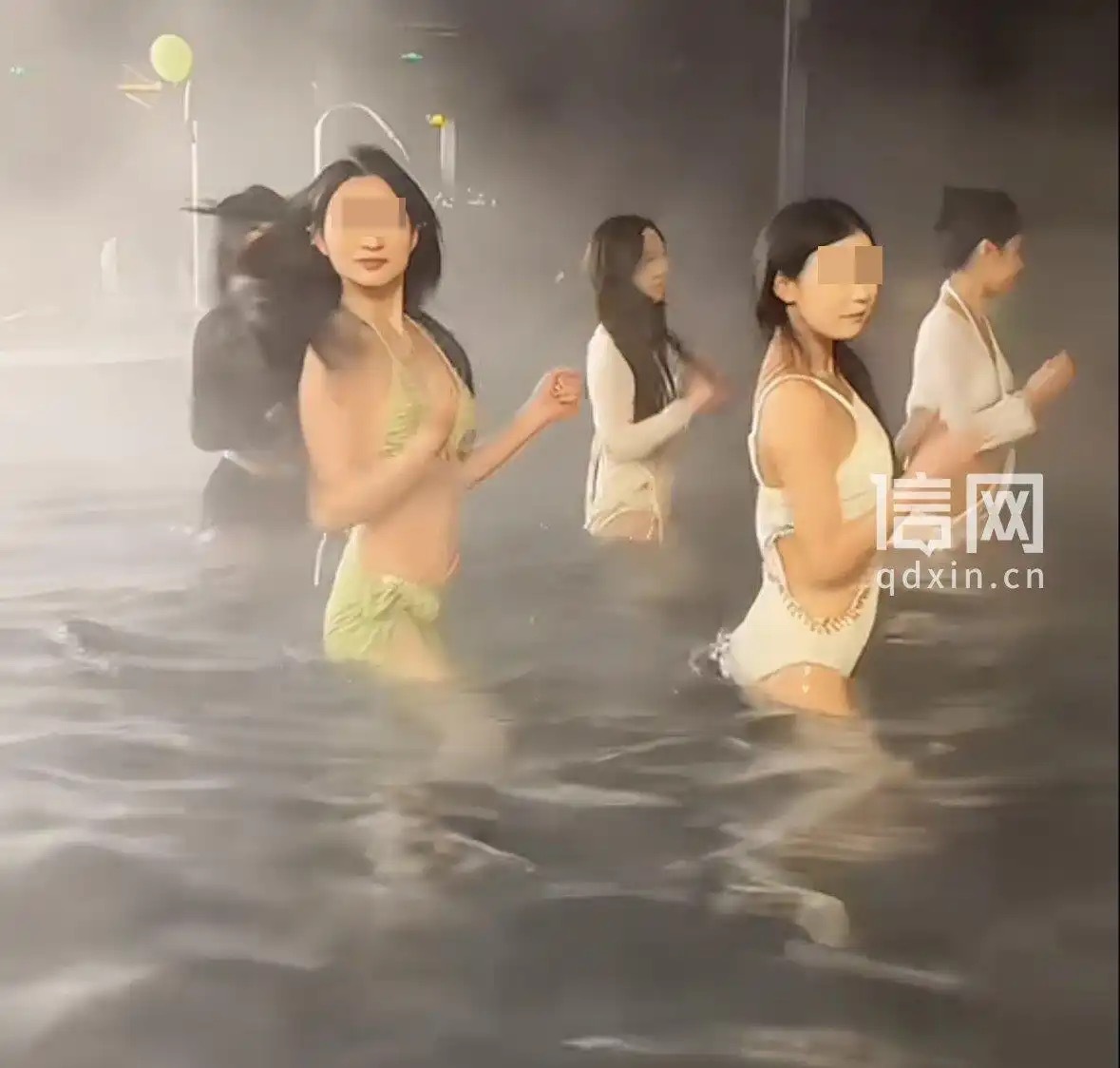 4400万粉丝网红“刘二狗”，泳池办派对并全网直播，不少网友认为涉嫌低俗擦边，平