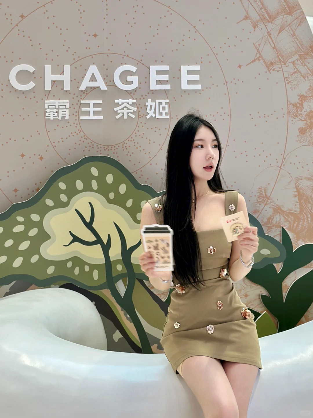 以茶会猫友，一起喝一杯霸王茶姬吧！！！