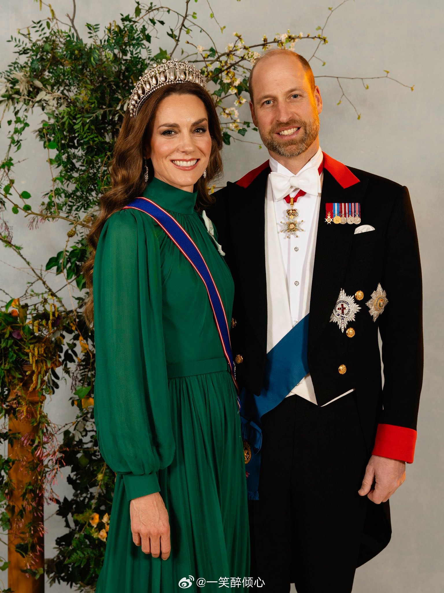 凯特王妃  【补图】昨天肯辛顿宫补发威尔士亲王夫妇在尼日利亚国宴上的合照📸 