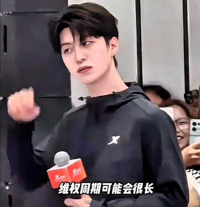 别人拉黑。他起诉。别人沉默。他存证。别人等风头过去。他把传票甩出去了。

“到范