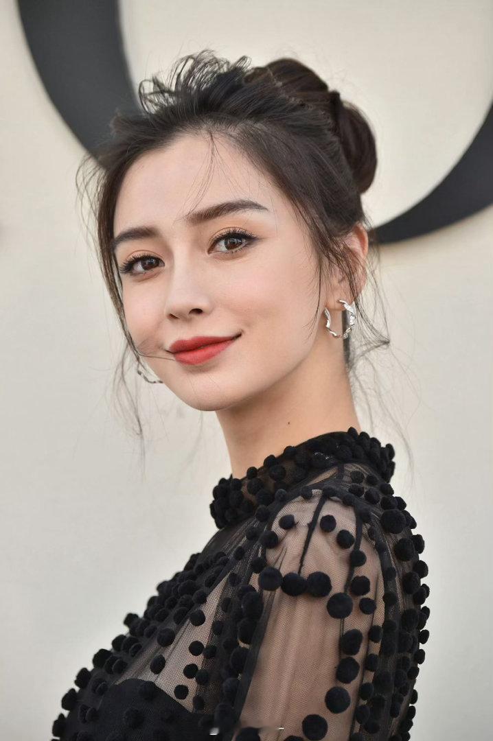 angelababy |杨颖 "追赶日落的路上只希望全是绿灯我的意思是我希望我们