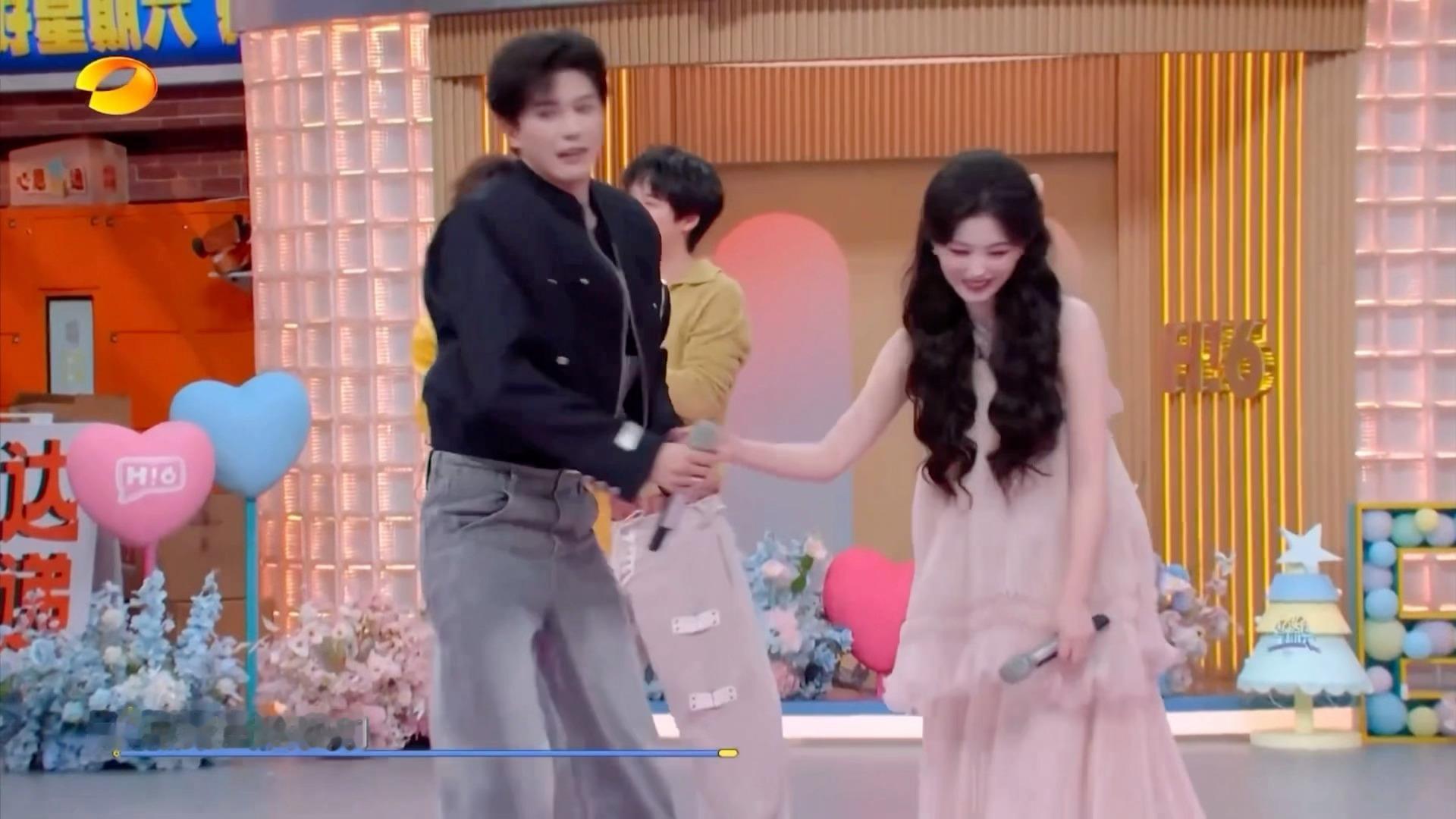 这期hi6劲儿太大了！甜的我一直在叫啊雪凯安全距离为0❗️❗️❗️❗️ 孔雪儿邓