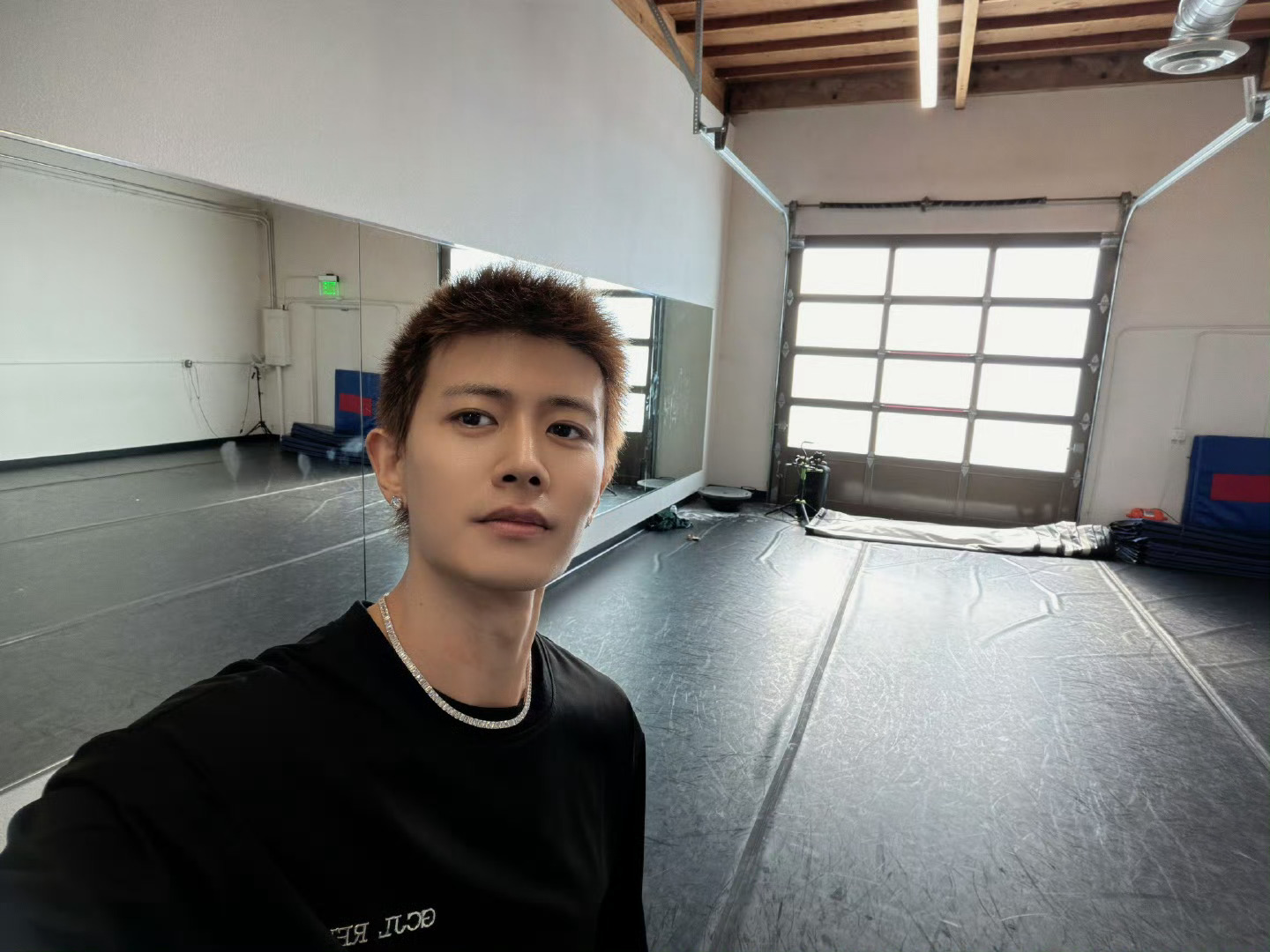 任嘉伦方抵制AI侵权声明任嘉伦工作室AI维权任嘉伦工作室发布抵制AI侵权声明，依