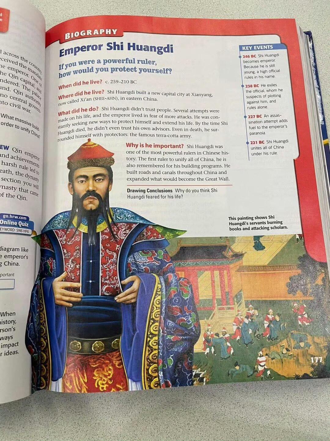 精通历史的看过来，这人是中国古代史上的哪位皇帝？
  美国教材上的中国皇帝，衣服