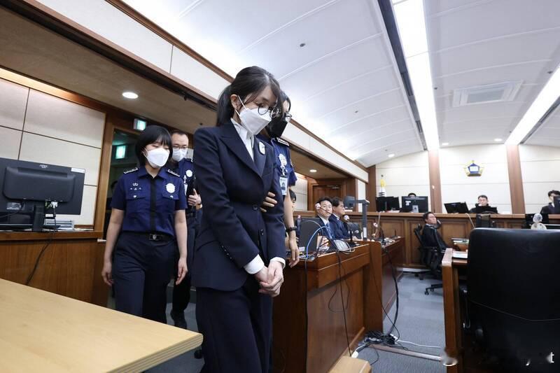 涉嫌操纵股价案逆转改判有罪 韩国前第一夫人金建希二审被判4年监禁海外新鲜事 韩国