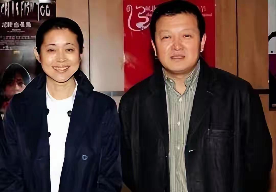 72岁的王文澜拄着拐杖，在老四合院里守来了1米97的儿子。当年那场婚变，世人只看