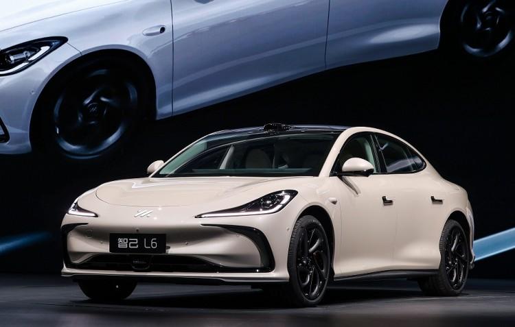 智己L6将于5月13日上市，此前该车预售为23-33万元。新车定位中大型纯电轿车