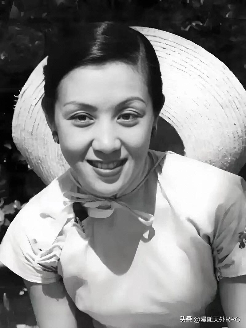上官云珠老师的表演很多人都很喜欢，她塑造了很多性格各异的经典角色，她独有的美很多