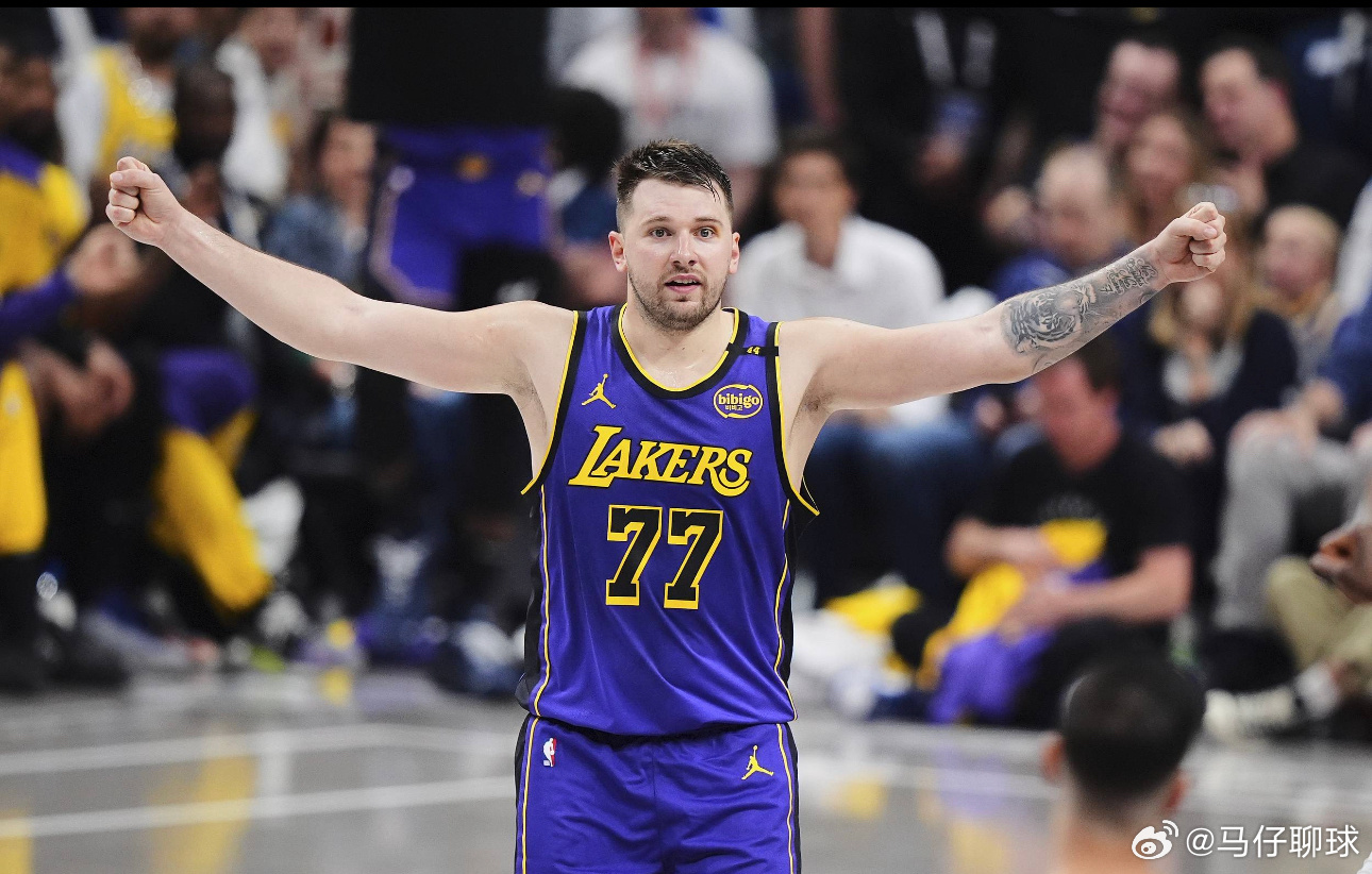 12月21日讯 快船今天主场对阵湖人，比赛开始前，前方给出了一组数据，列出本赛季