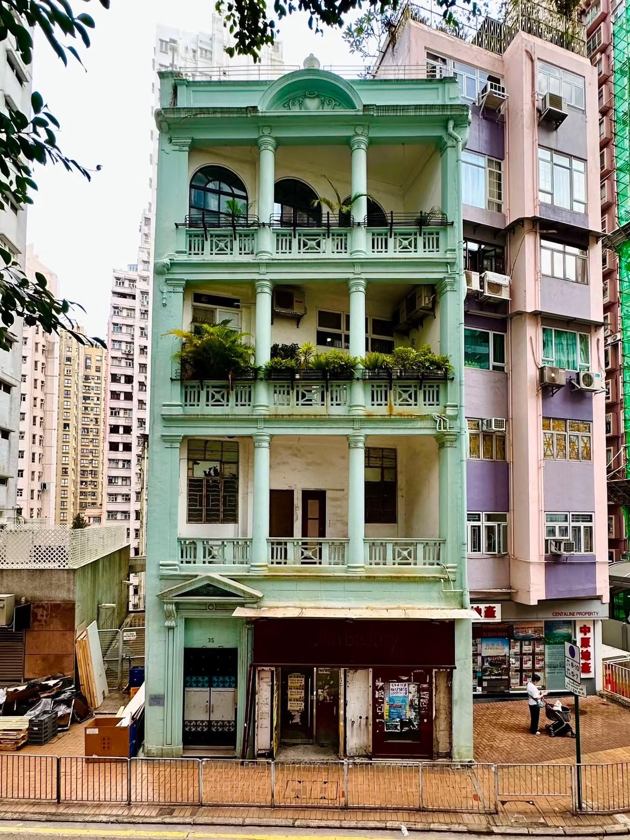 一直都吸引着我的二级历史建筑（般咸道35号）

路过见到它觉得平平无奇，一上镜￼