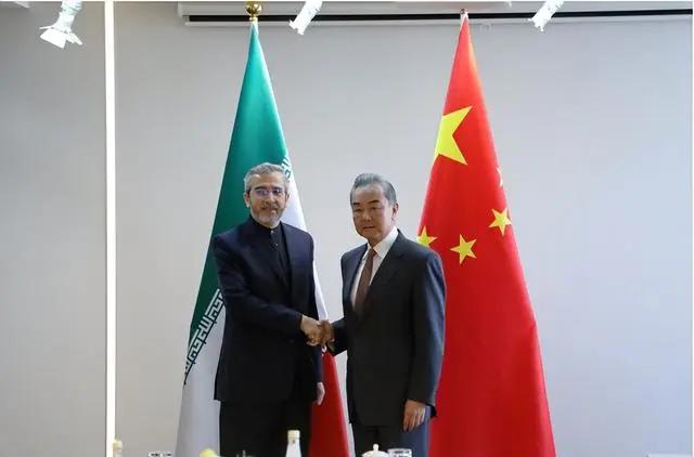 沉默11天后，伊朗外长一个电话打到中国，向中方交底，王毅外长明确定调。


以色
