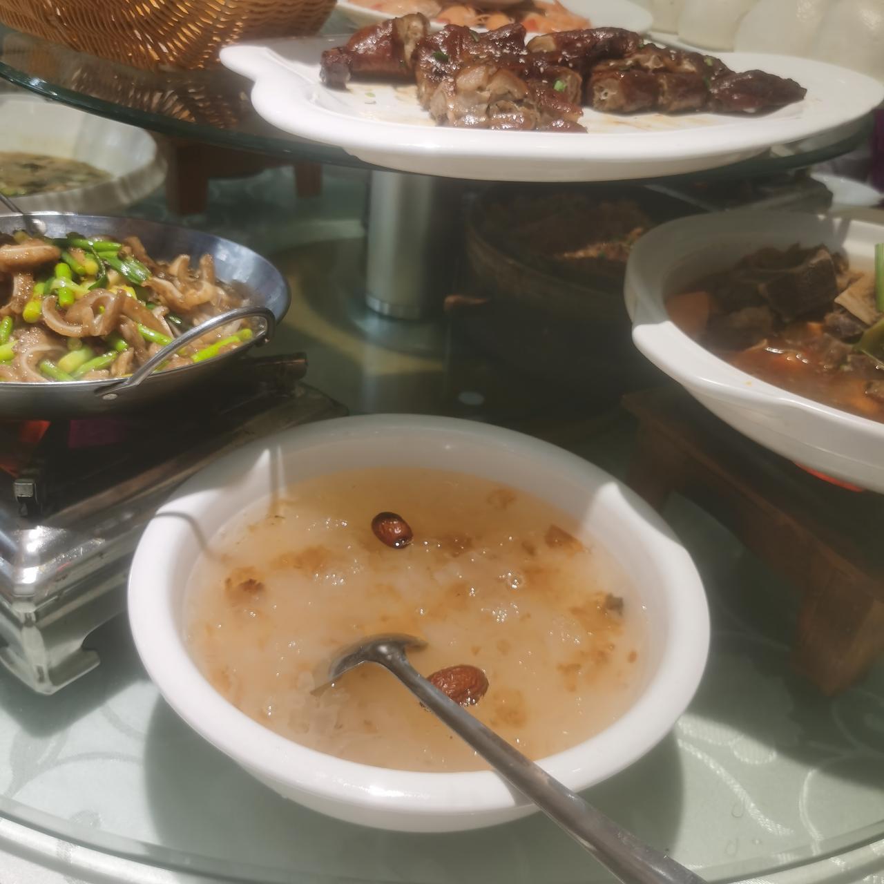 我发现，我看到了人性中的光。

好长时间以来，我都以为老公的兄弟姐妹是不够的。这