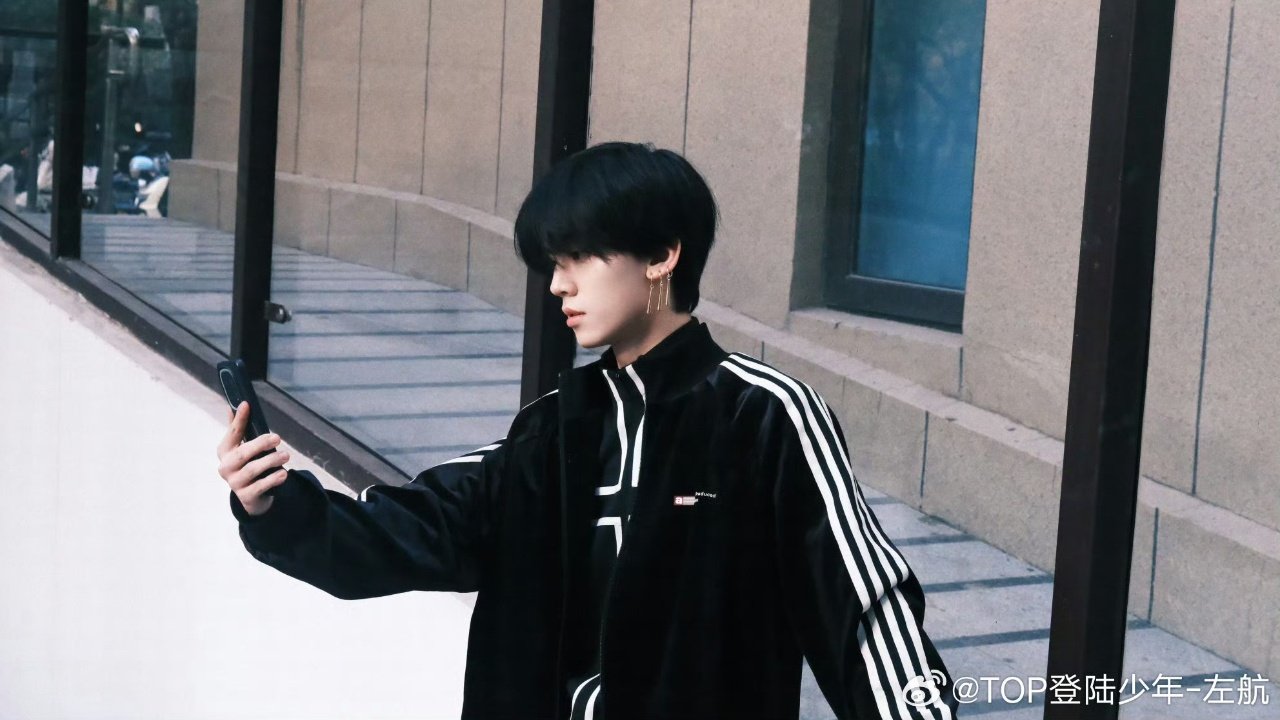 左航耳夹左航换手机了厚米作证 ​左航耳夹🈶 ​​​