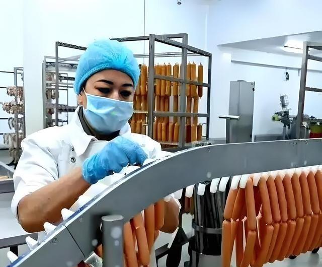 哈萨克斯坦与中国达成一致，赢麻了。中国将从哈萨克斯坦进口猪肉，包括冷冻肉、冰鲜肉