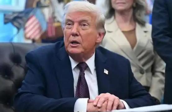 特朗普这话就很有意思了。当主持人问他，如果日本与中国开战，美国会不会支持日本时，