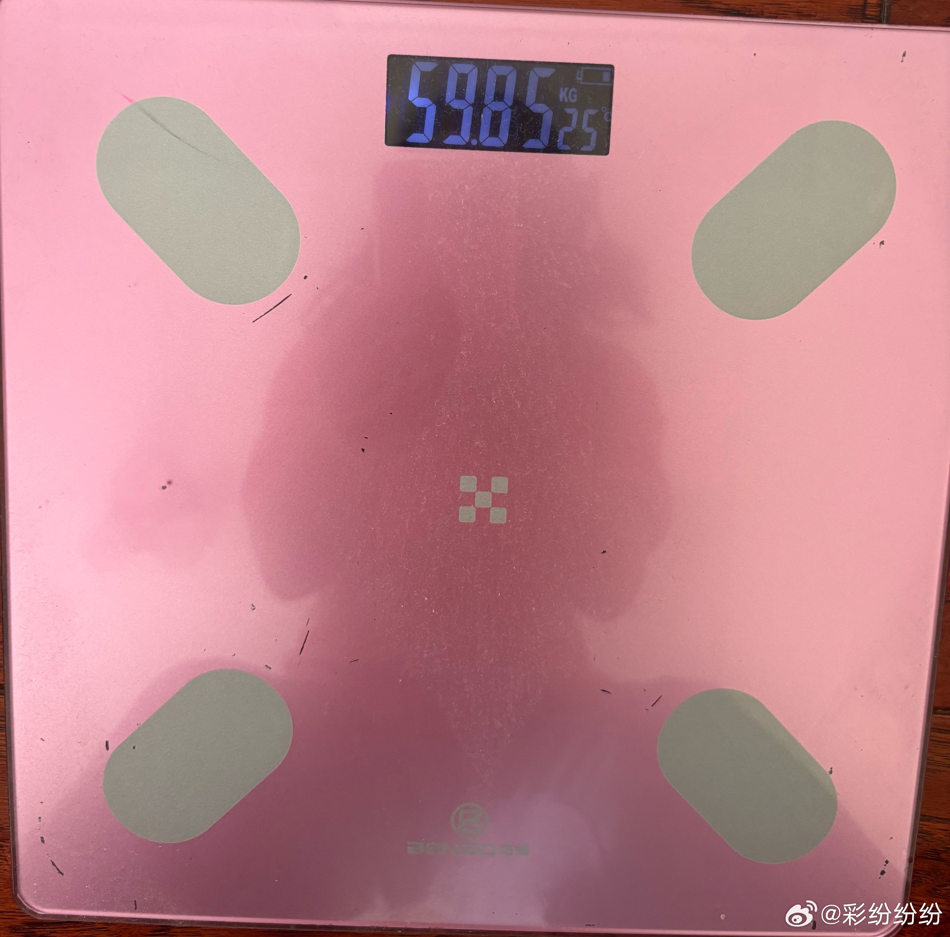 连续坚持了几天晚上戒零食以后，体重终于降到60以下了。 天知道中年老阿姨减个肥多