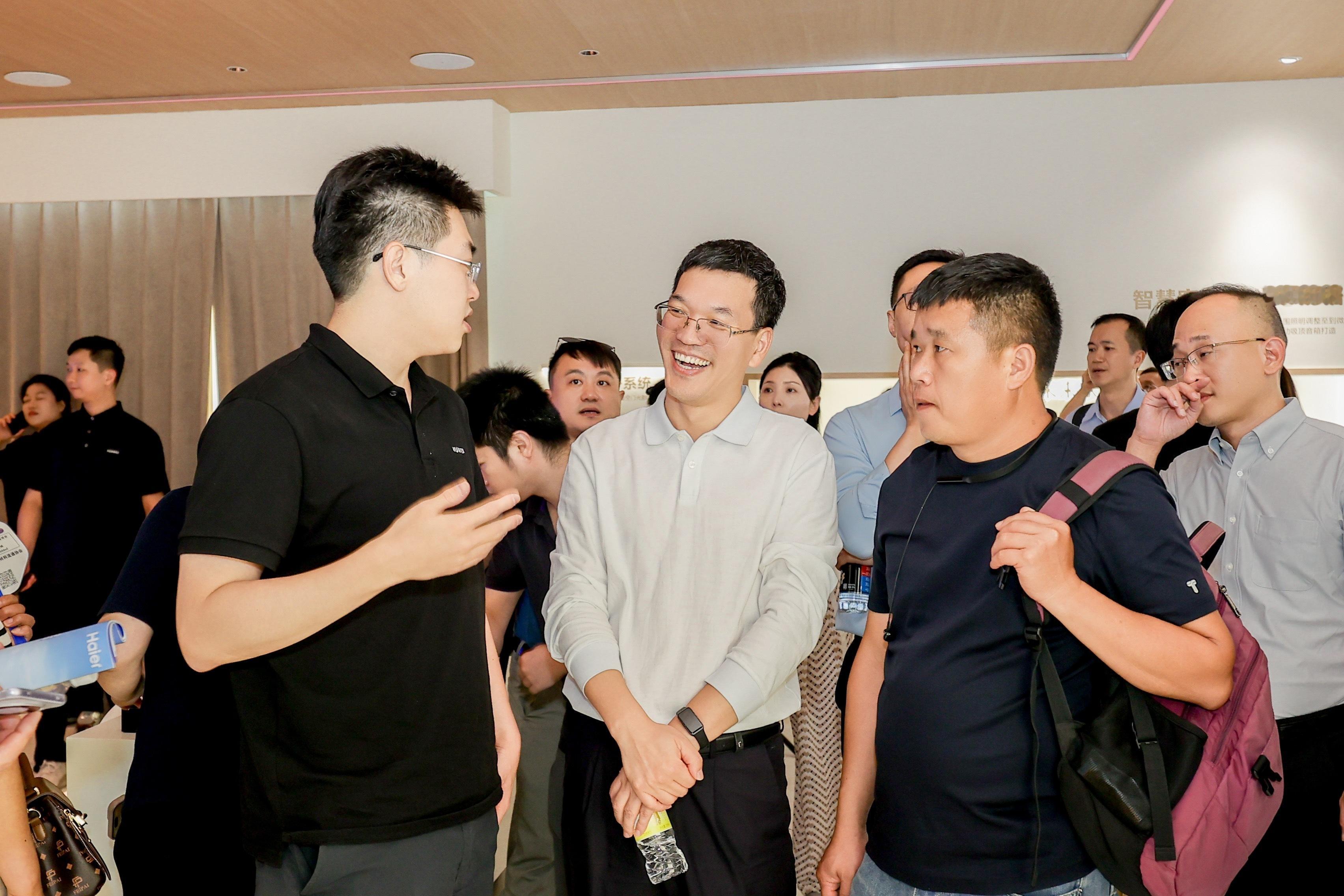 广州建博会好多人啊 熙熙攘攘，热闹非凡！未来家的展示太有代入感了，仿佛提前住进了