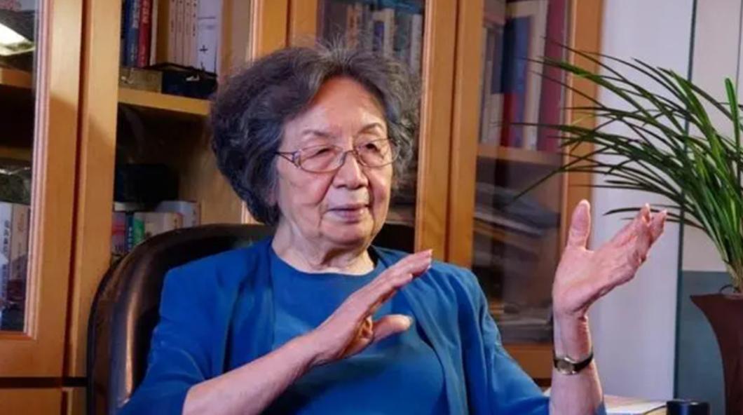 2024年，叶嘉莹去世享年100岁，95岁的时候把积蓄3568万元，捐给了南开大