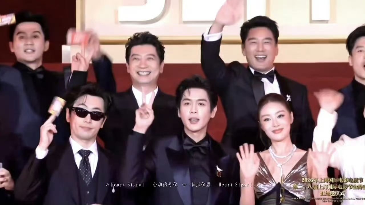 孙怡张若昀聊啥呢这么开心Ben本币梗出圈！张若昀红毯玩梗不停，孙怡：今天笑点超标