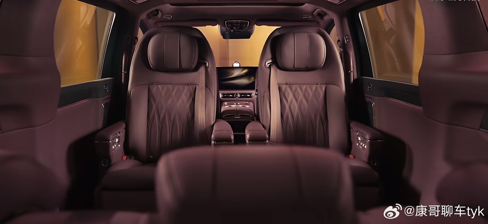 余承东官宣智界V9绒霞紫内饰智界V9这个紫色内饰确实漂亮👍不过我觉得最关键是这