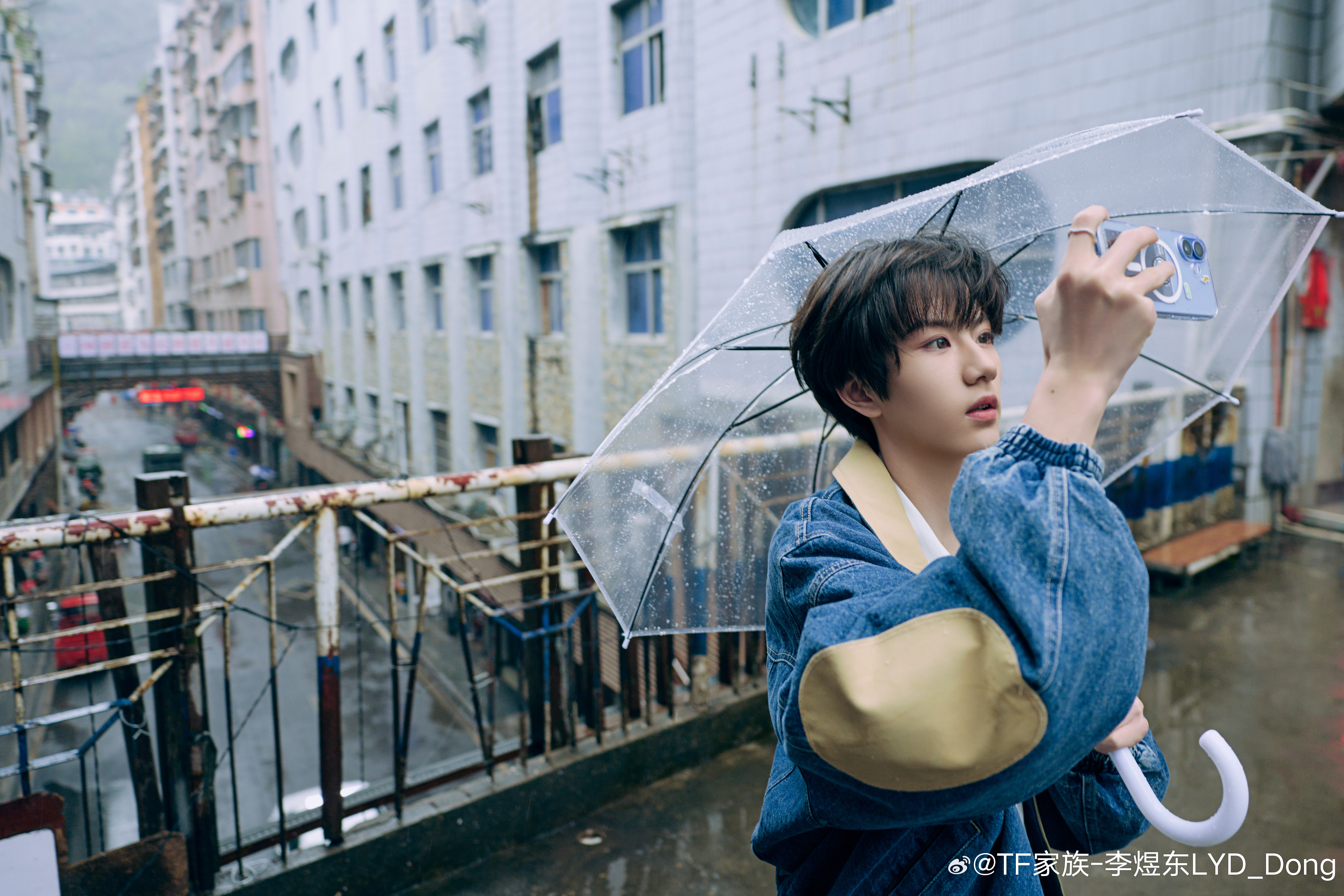 【投稿〡李煜东】李煜东鞠躬 李煜东好真诚，李煜东和东毛双向奔赴罢了