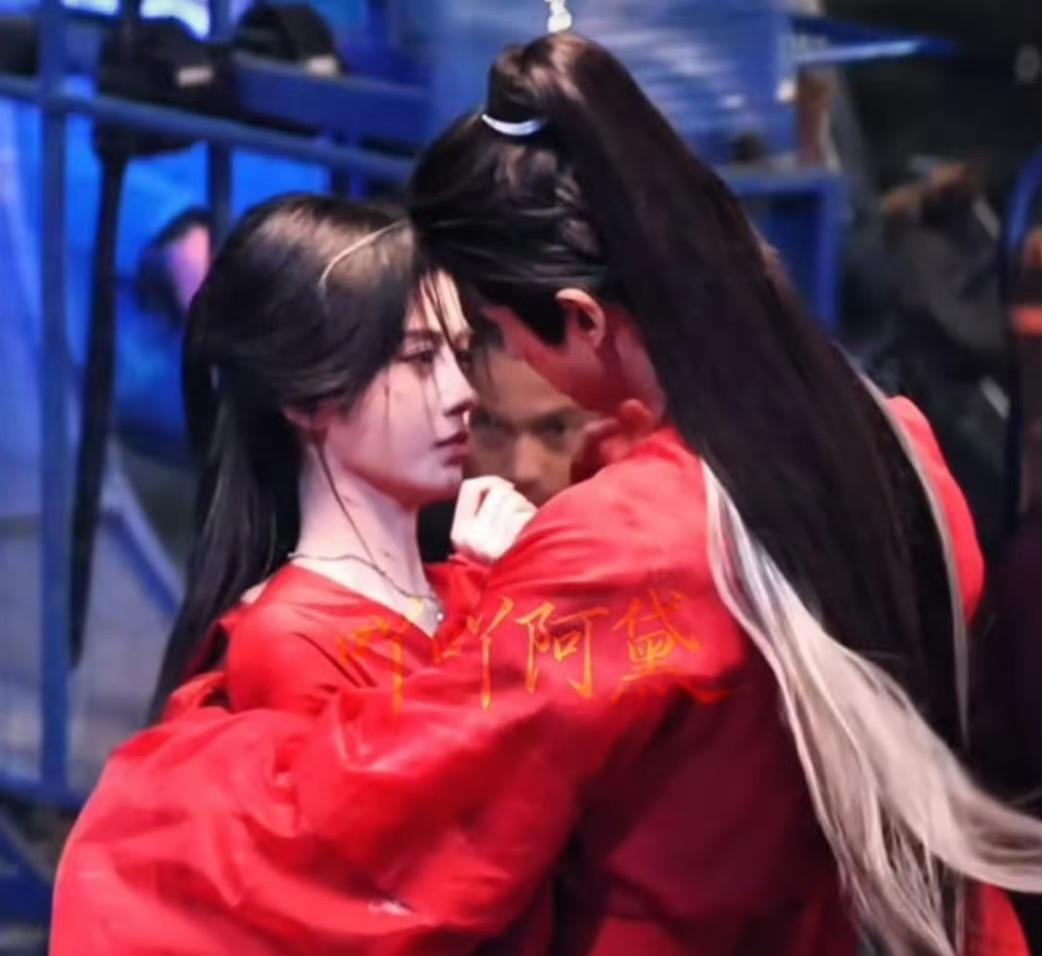 鞠婧祎张云龙新剧红衣路透有没有CP感？！

虽然没有张云龙的正面照，但这样看起来