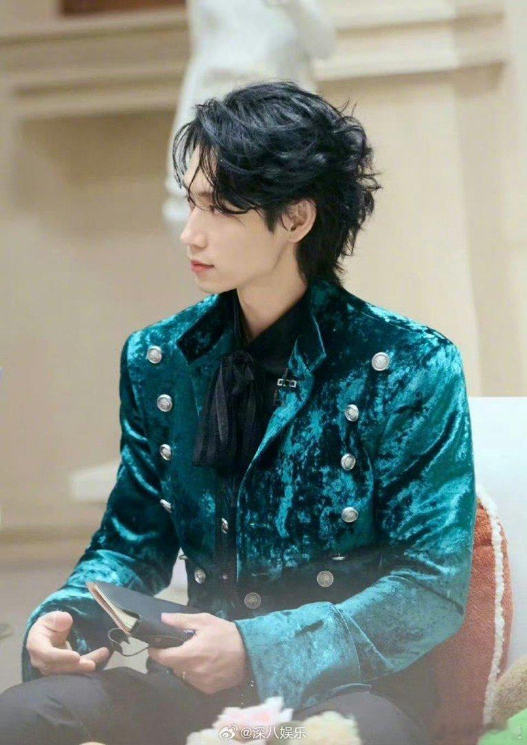 魏晨承包了所有高音大侦探演唱会上魏晨简直高音担当。他用实力证明功底，高音部分稳到