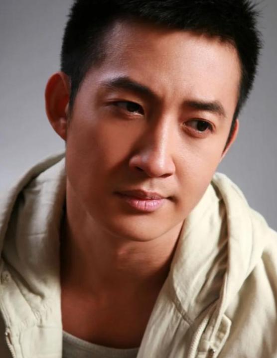 44 岁才爆红的叔圈男神，居然藏着这么多委屈？真的破防了！王阳 叔圈宝藏演技
