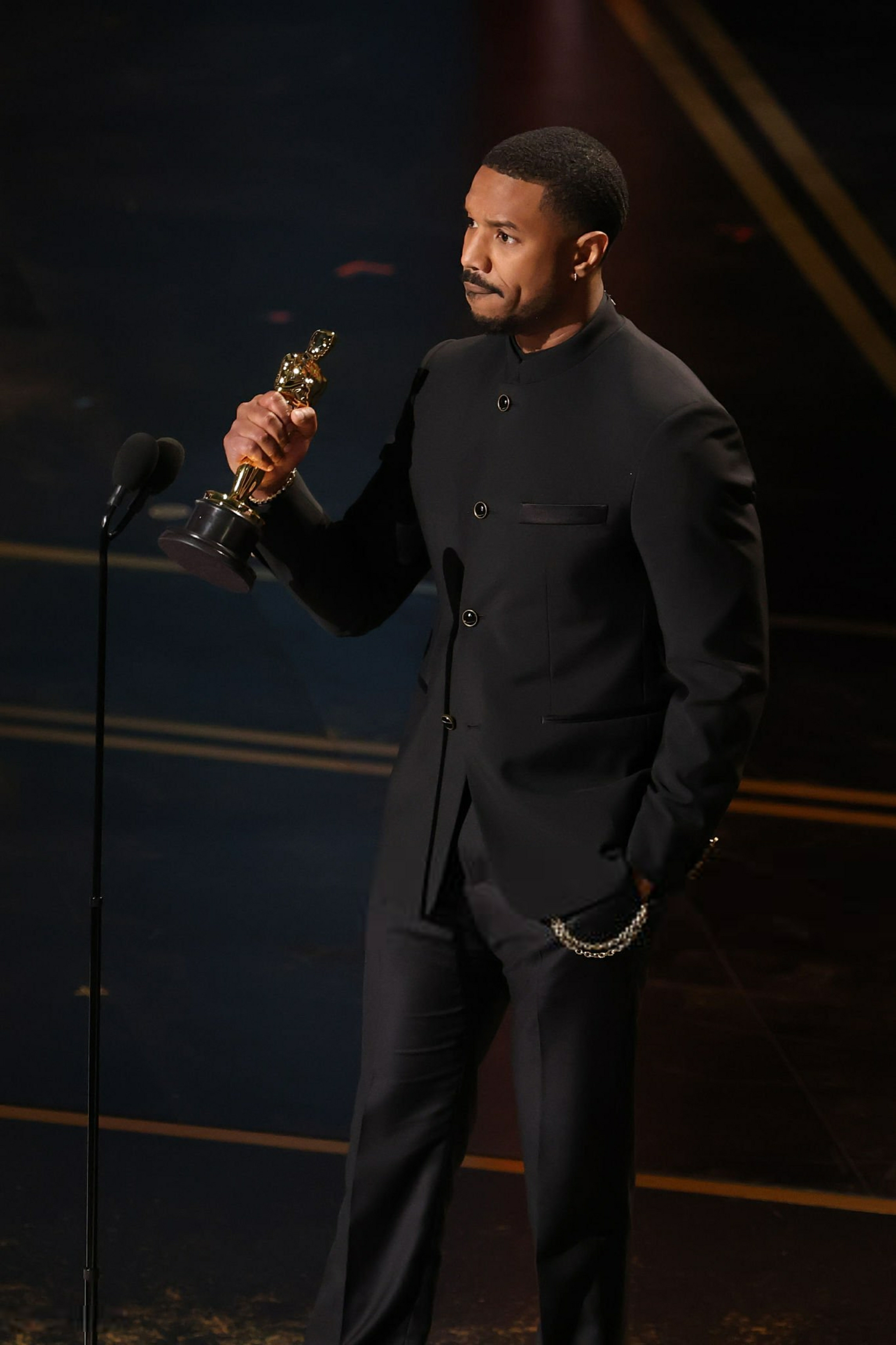 OMFG！面包机赢了影帝！恭喜迈克尔B乔丹凭借《罪人》获得98届奥斯卡最佳男主角