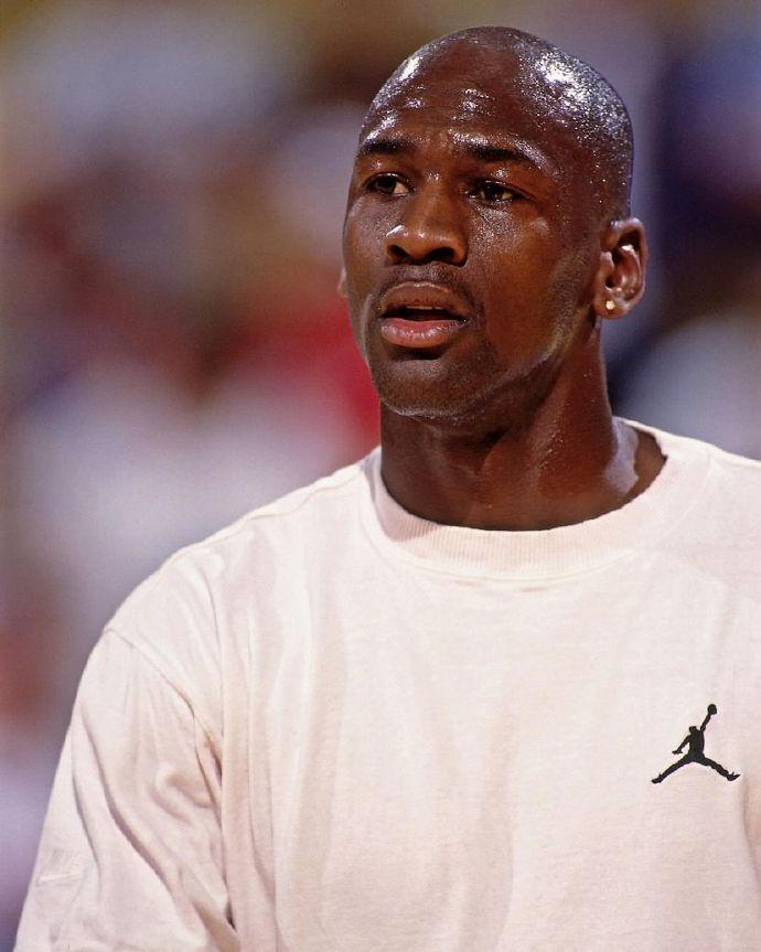 如果乔丹的生涯是在互联网时代，他能制造多大的流量？
看nba上咪咕视频
看NBA