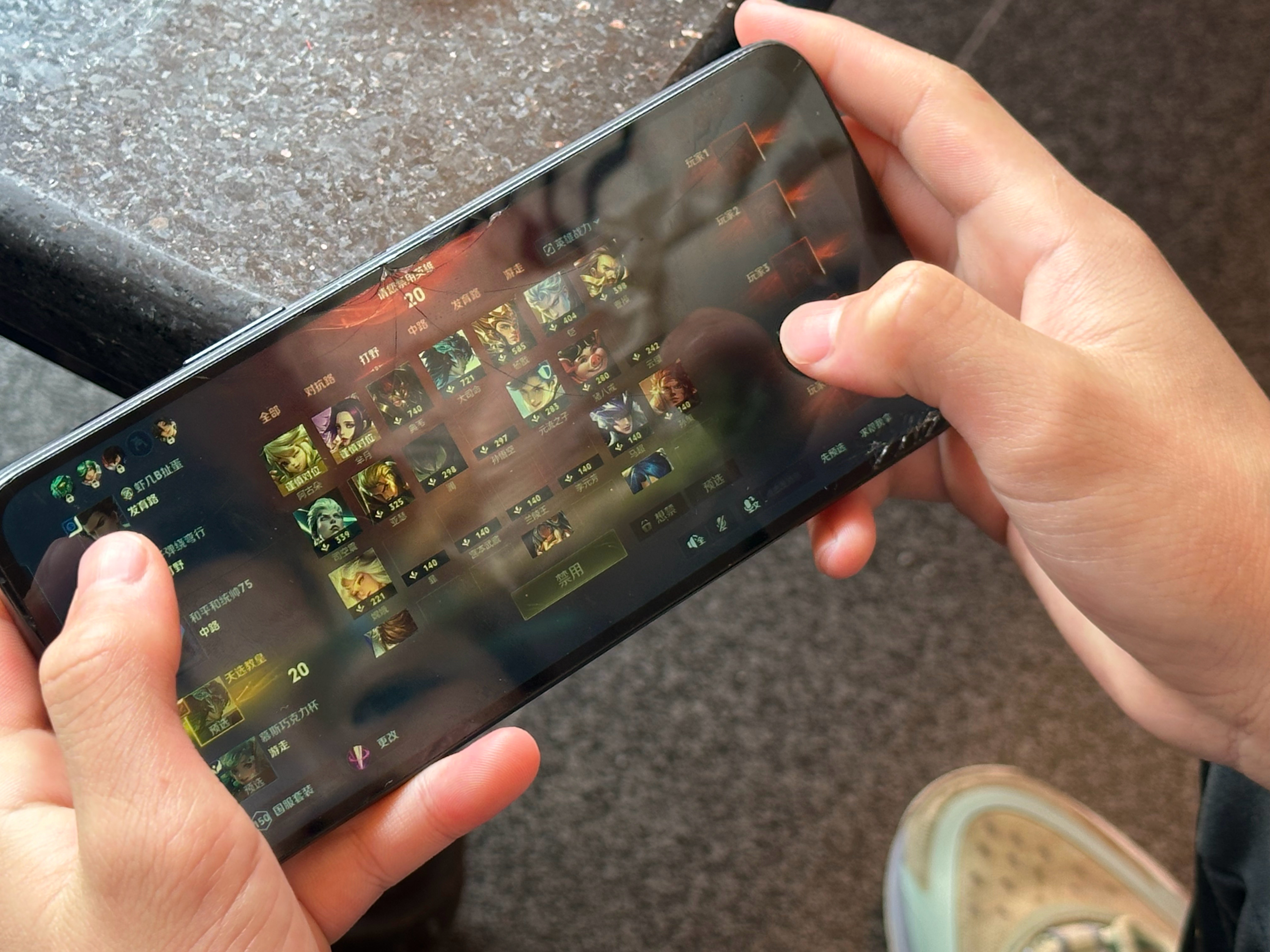 你玩游戏，可能你的队友是小学生，这你受得了吗？