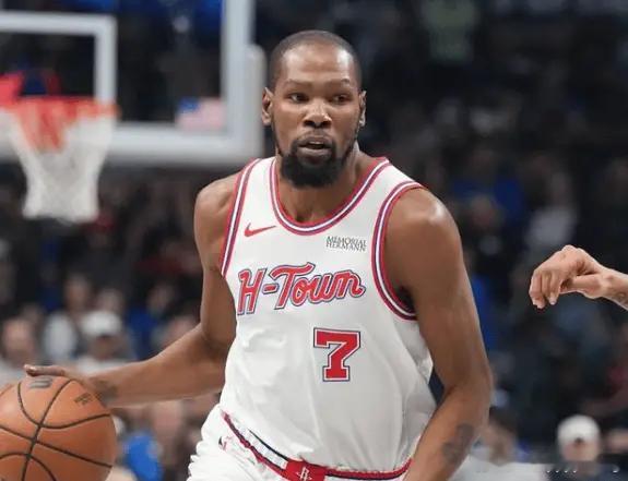 火箭vs独行侠杜兰特把火箭抗肩上了 怎么说呢！火箭这支球队天赋确实很强，但现阶段