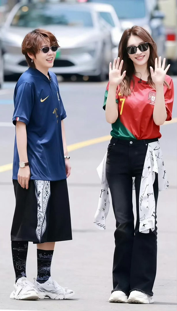 王濛从冬奥会解说到世界杯王濛跨界实力出众，从冬奥到世界杯解说游刃有余，直接期待值