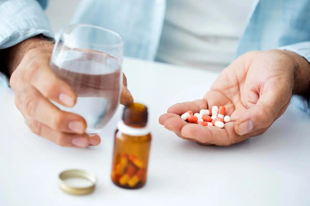 人一生病，很多人的第一个想法是吃药，其实错了，还有更要紧的

