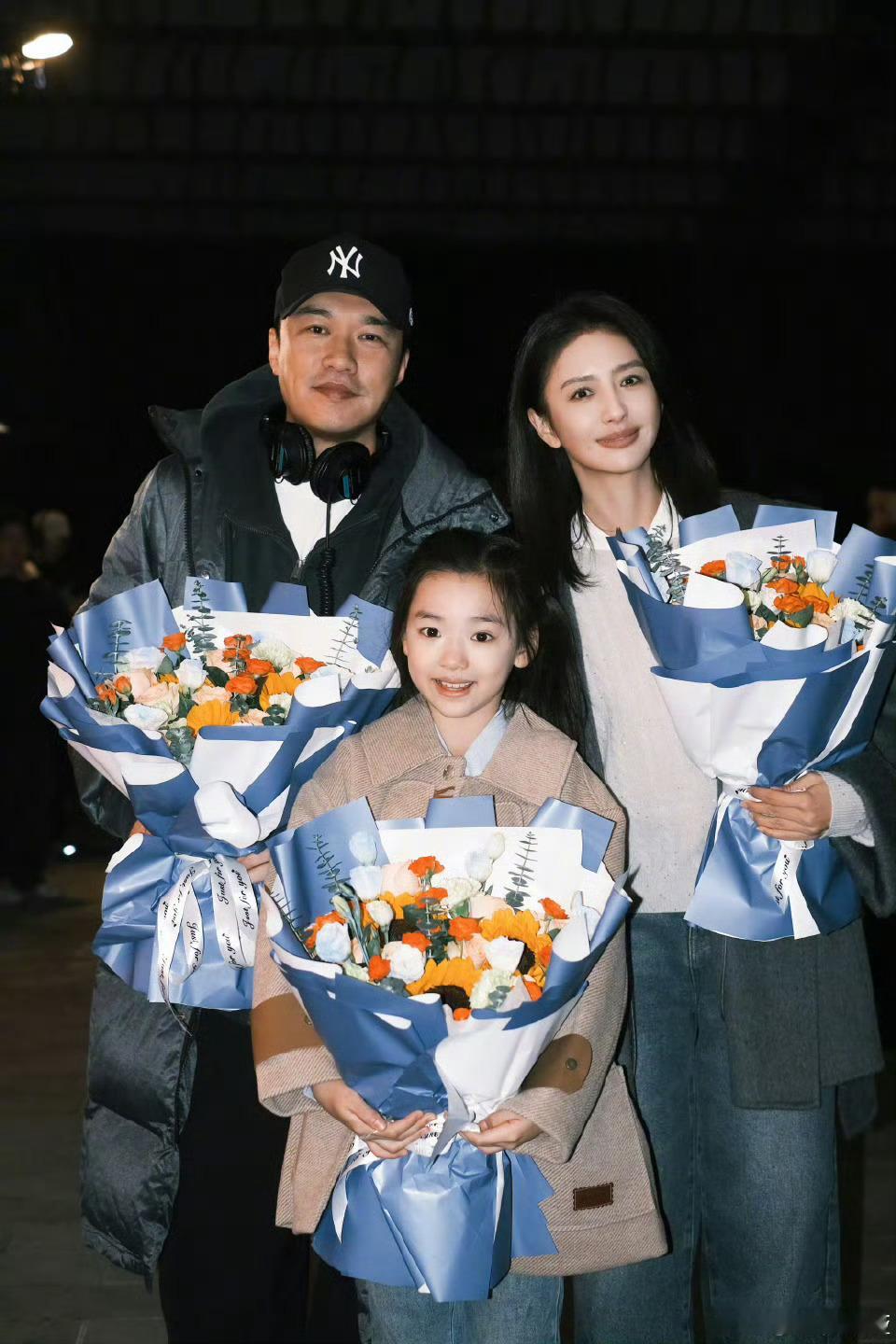 金鸡奖开幕式短片藏温情！佟丽娅对小酒窝满眼宠溺，真待她如亲生女儿 