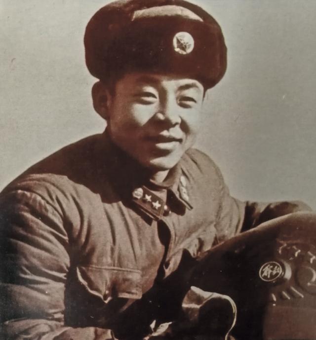 1962年，雷锋被木杆砸中头部不幸牺牲！40年后，现场鉴定人说出了事故细节：难以