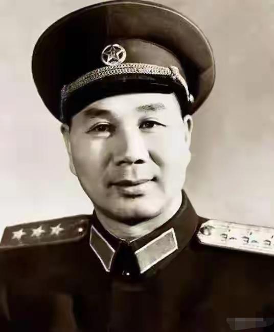 杨成武晚年告诉聂荣臻：1938年阜平那一仗，我私自撕了一封密令。

聂帅听完这话