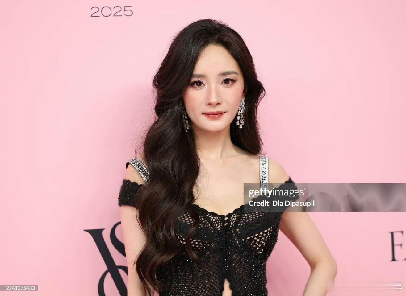 杨幂维密粉毯G社生图杨幂g社生图这个状态是不是算还可以 ​​​