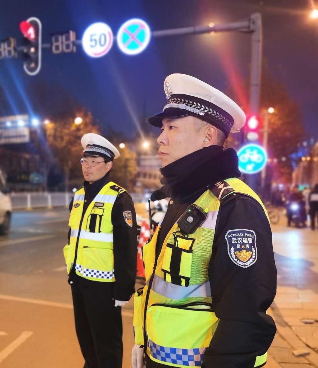 合同制工勤人员和规范化管理的辅警，稳定性或许相近，都取决于合同履行和政策保障。