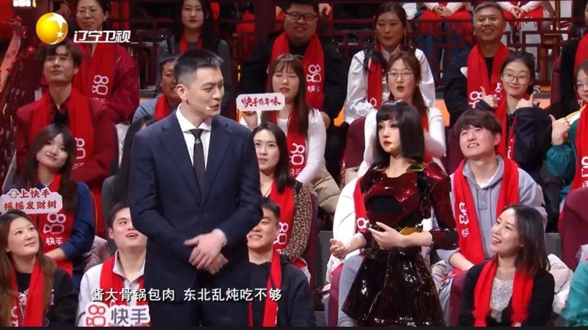杨鸣被机器人整破防了辽宁春晚杨鸣和小柒的配合太默契了，在辽宁沈阳上演的这场“主帅