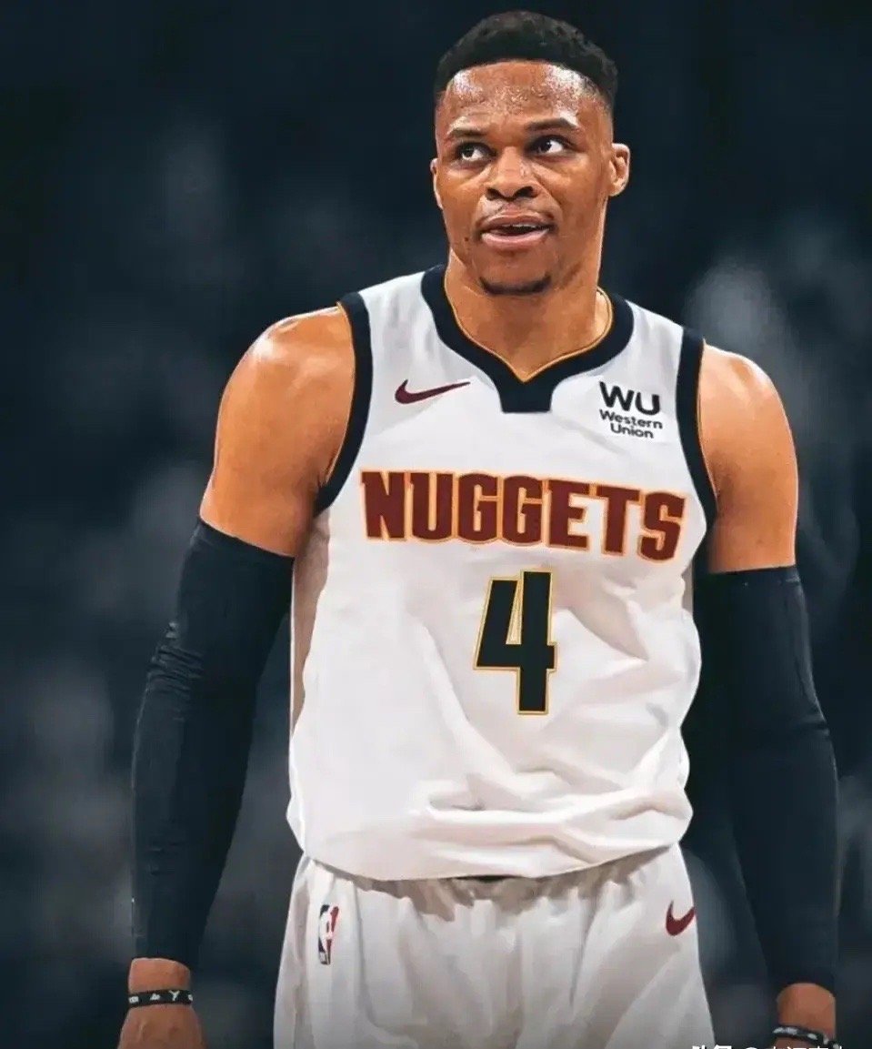 威少炸裂的表现还能延续几场？穆雷受伤，威少被提到首发，他也没有让马龙教练失望，两