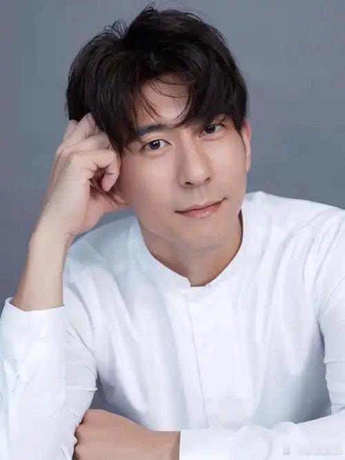 修杰楷承认逃兵役阳光版松本洋一   修杰楷暗黑版修杰楷    松本洋一  著名牛