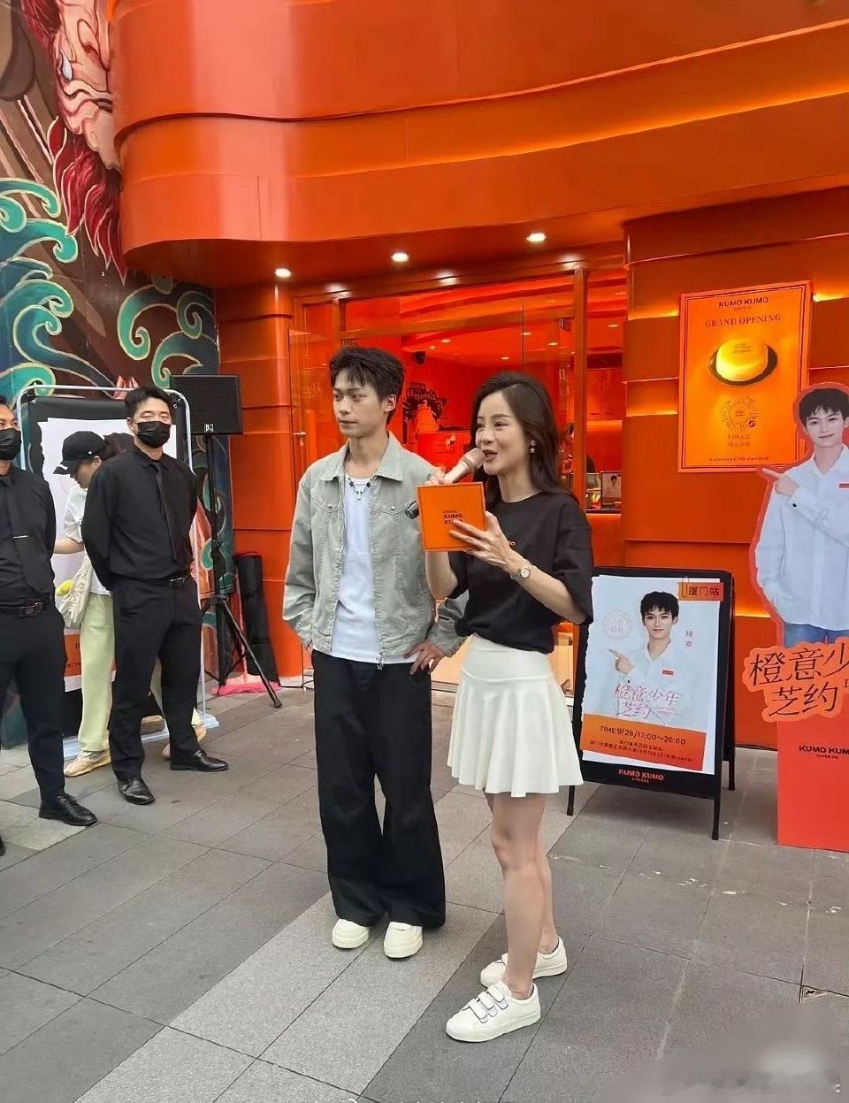 梓渝线下活动生图 乍一看侧面确实有点像丁禹兮啊梓渝摇 ​​​
